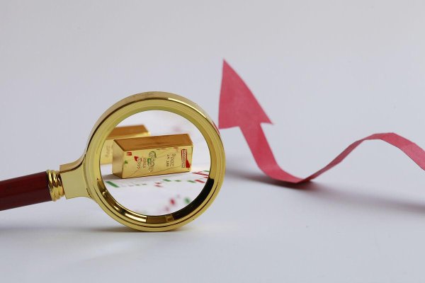 纯旭配资 黄金价格破纪录！普通人该追涨还是避坑？