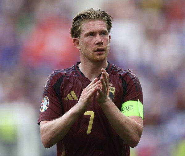 永华配资 不减当年！德布劳内新赛季12场比赛8球3助攻独造11球